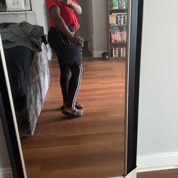 Dooney and Bourke crossbody. - Picture 4 of 4